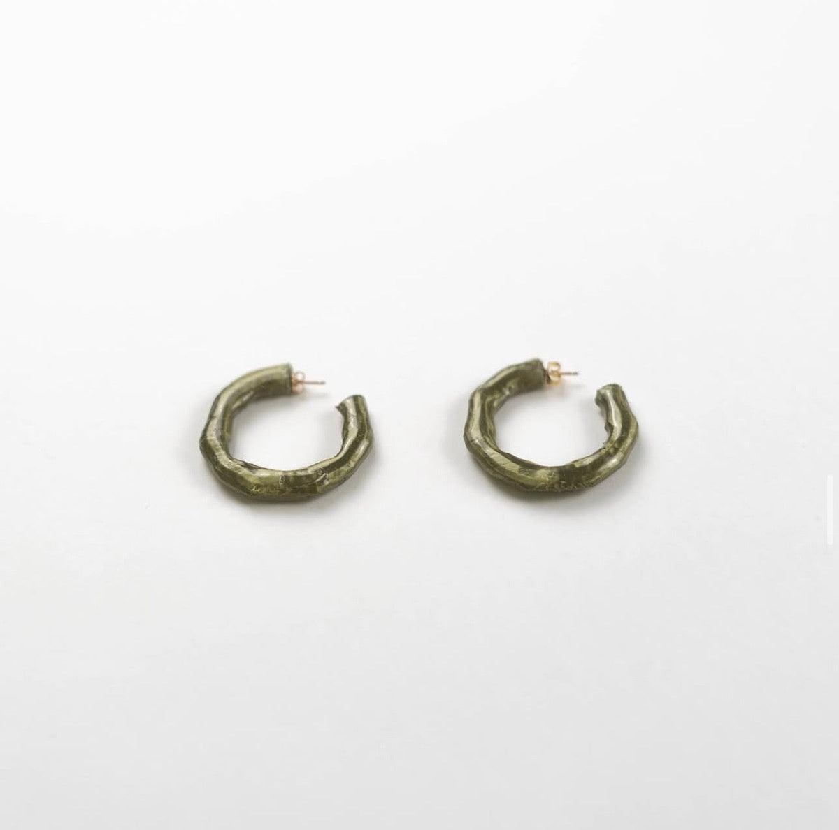 Pendientes OTILLE — colección AFANTASI, verde oliva